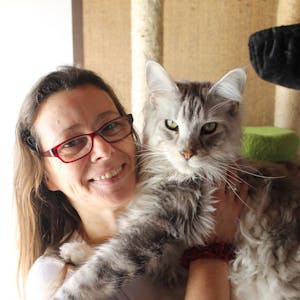 Rita Hemmersbach mit Katze Finn
