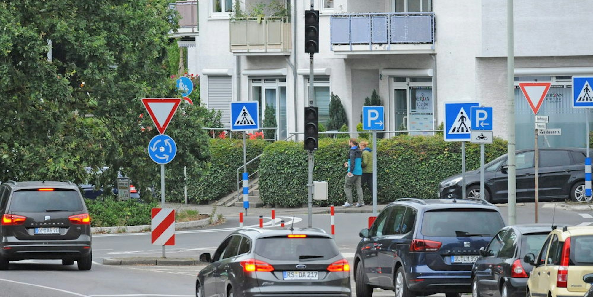 Der Kreisverkehr auf dem Rennbaumplatz soll 2022 neu gebaut werden. Eine Rechtsabbieger in Richtung Burscheid soll den Verkehrsfluss verbessern.