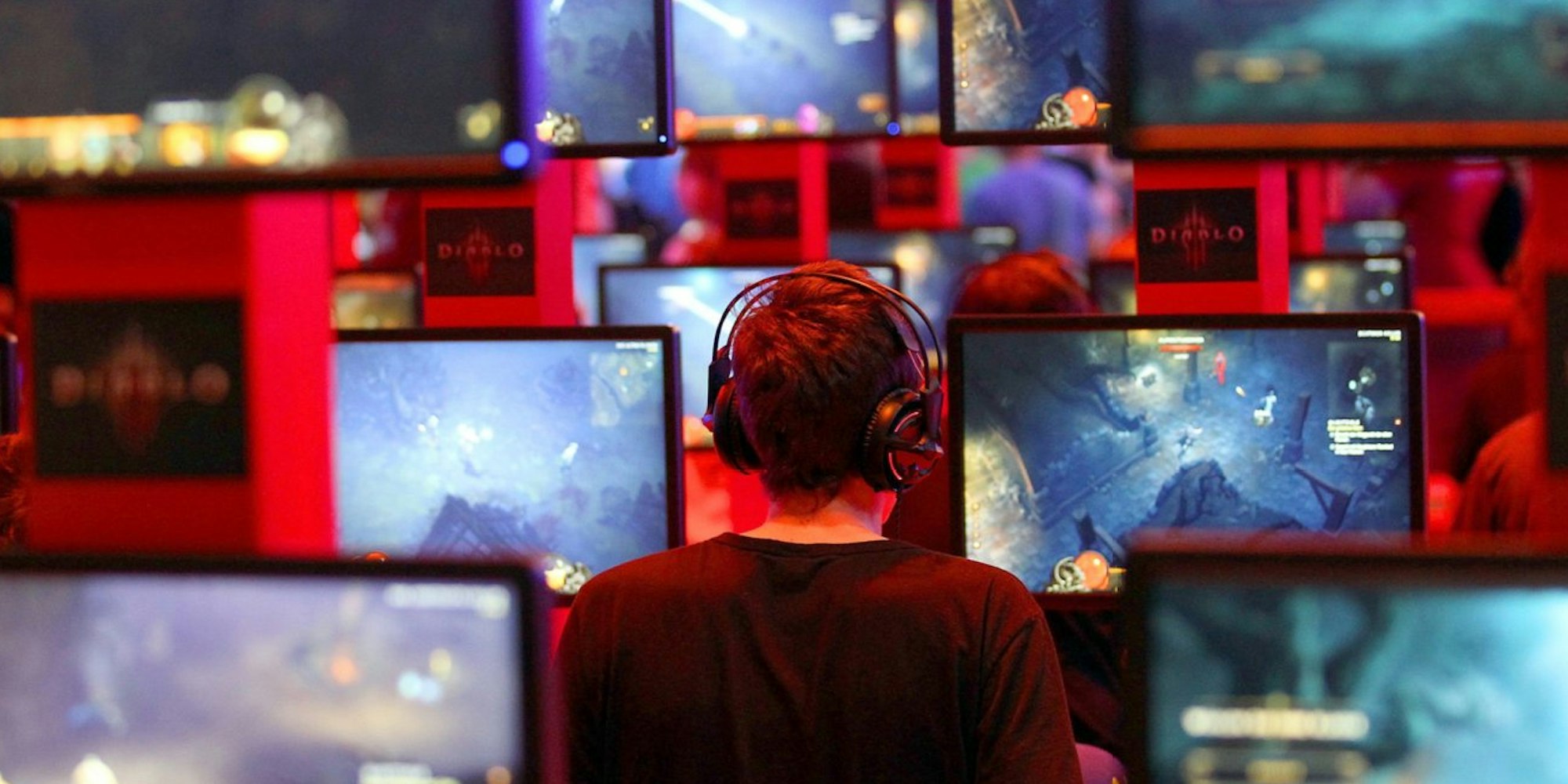 Nach Einschätzung von Experten sind immer mehr Menschen süchtig nach Online-Computerspielen.