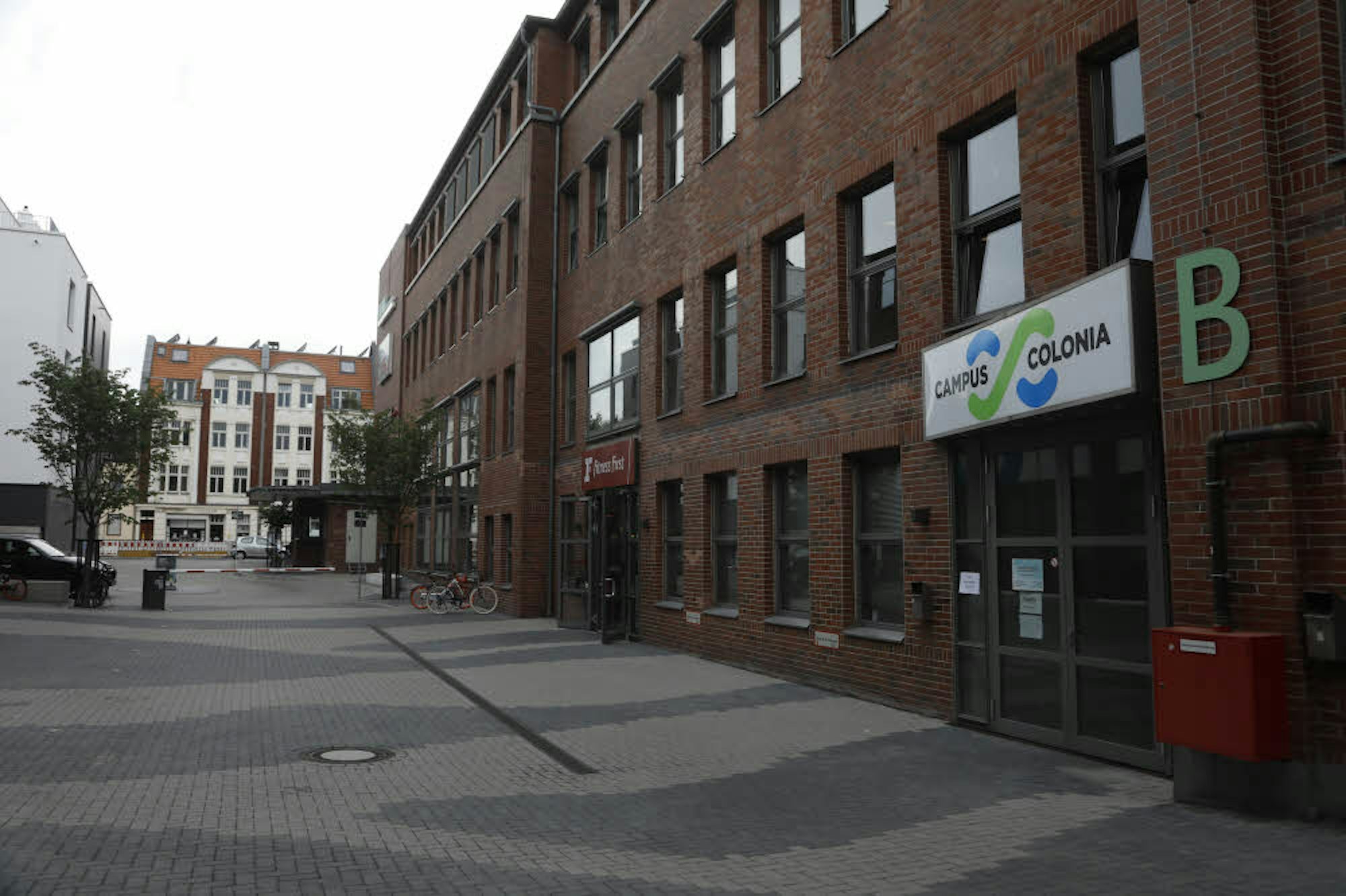 Aus dem Campus Colonia an der Bonner Straße ist die Akademie still und heimlich ausgezogen.