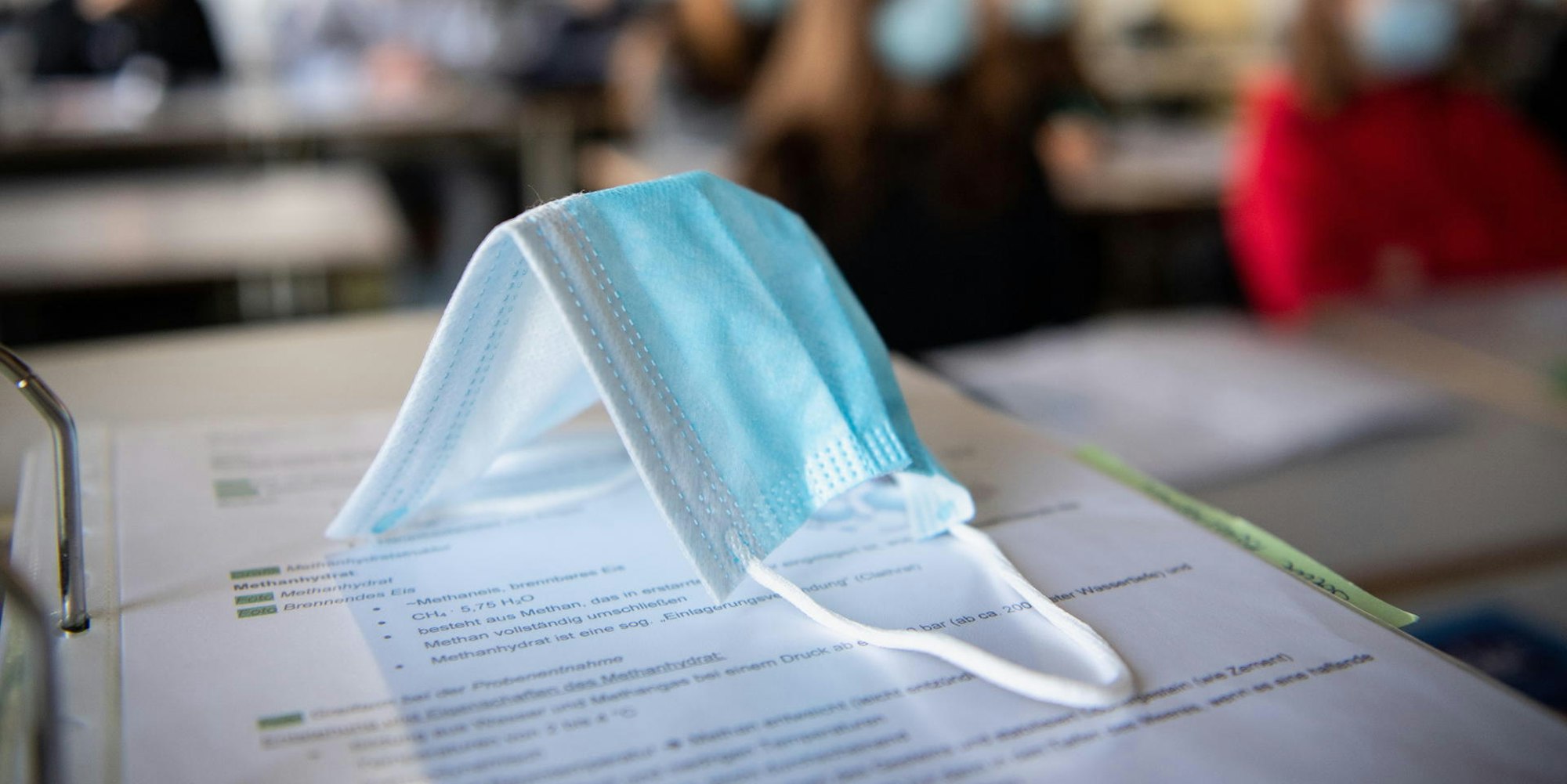 Das Objekt der Debatte: Mund-Nasenschutz im Klassenzimmer.