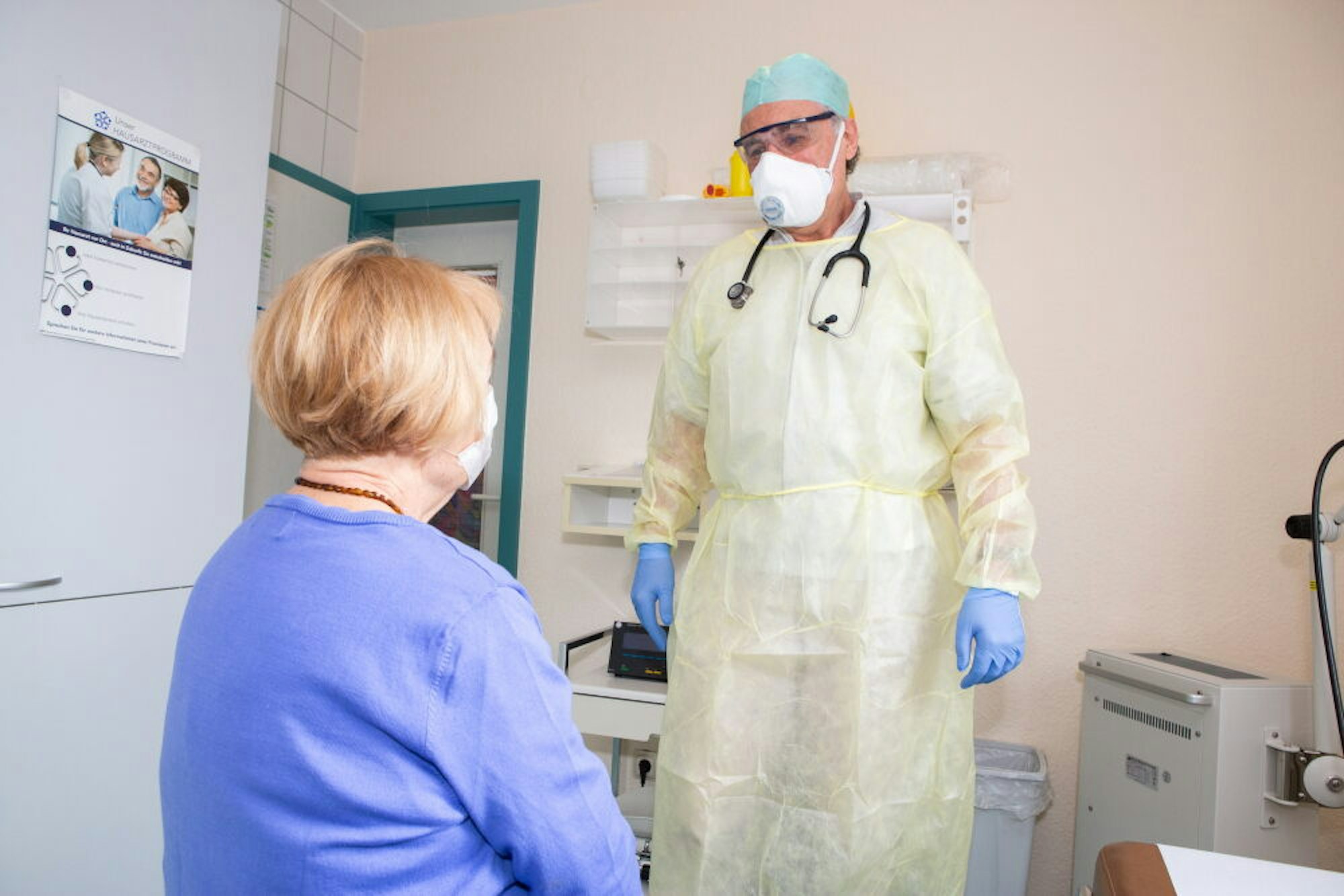 Unter neuen Bedingungen arbeitete Dr. Ralph Krolewski mit seinem Team. Er war vorbereitet, als sich das Virus ausbreitete.