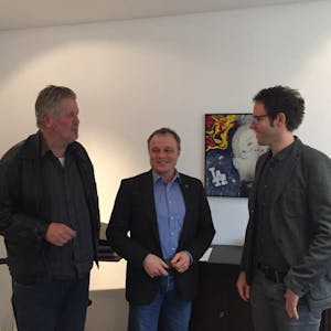 Bürgermeister Weigt (M.) im Gespräch mit Wolfgang Bürger (l.) und dem derzeitigen Stadtwerke-Vize Christoph Schmidt.