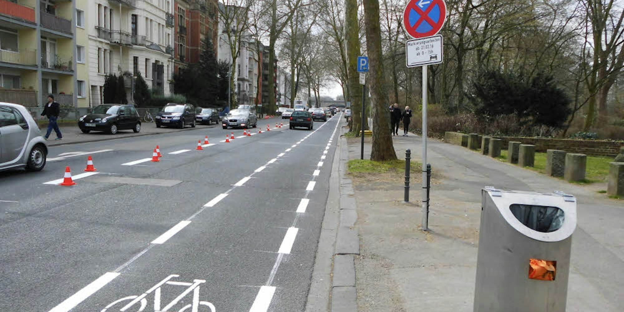 Die Verwaltung testet für ein Jahr einen Fahrradschutzstreifen auf der Vorgebirgstraße.