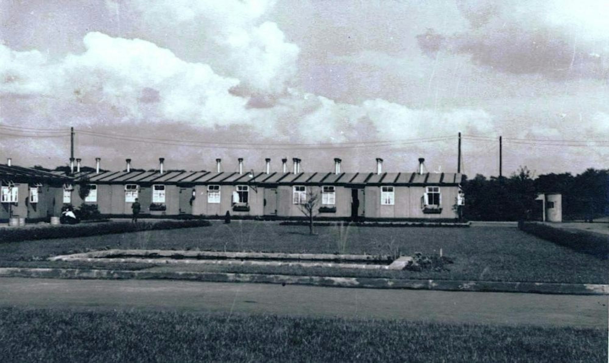 Das Reichsarbeitsdienstlager nahe des Manforter Stadions wurde 1939 eröffnet. Rechts das Eingangstor.