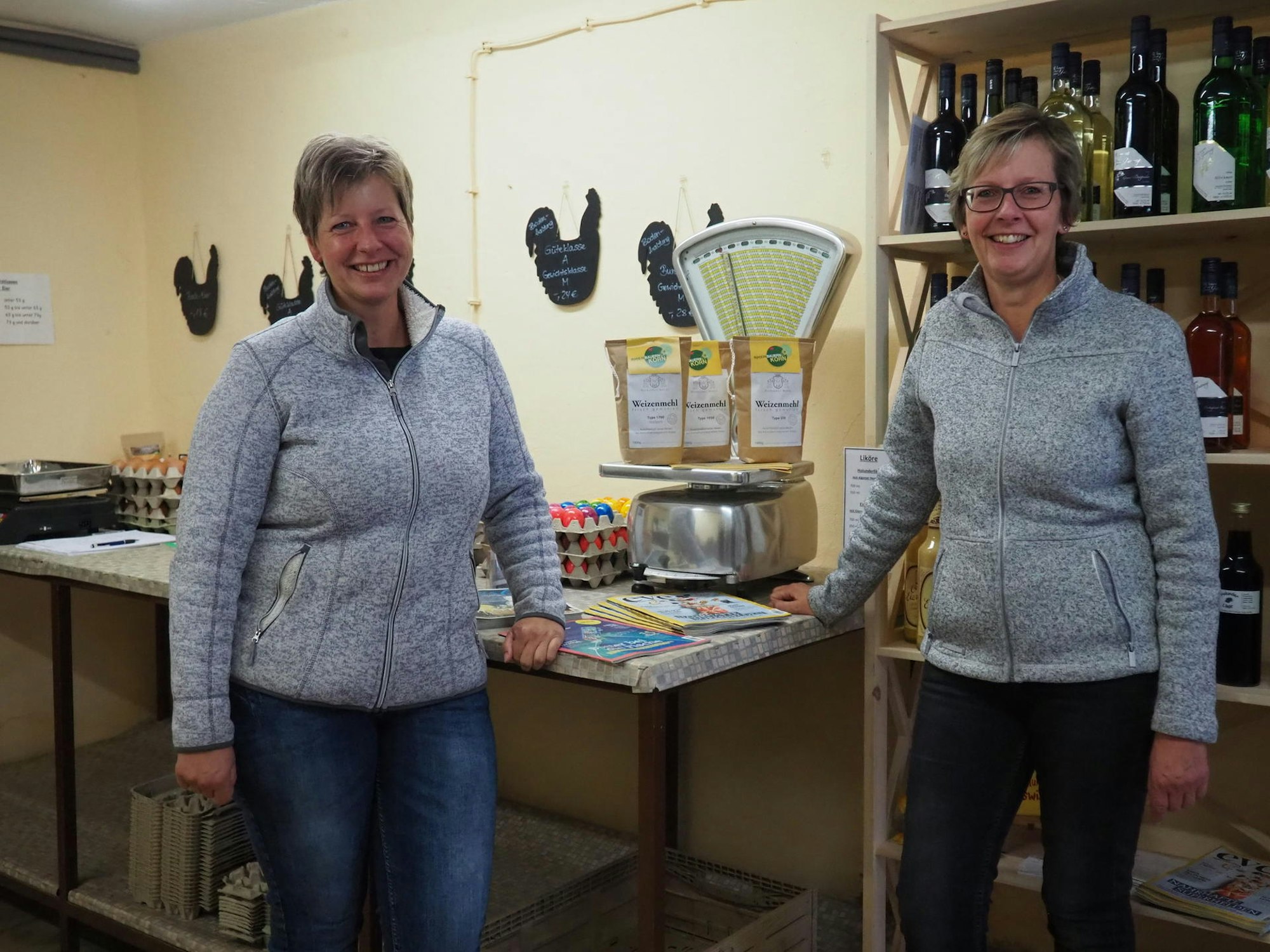 Renate und Brigitte Fröhlich haben ihren Hofladen schnell wieder eröffnet.