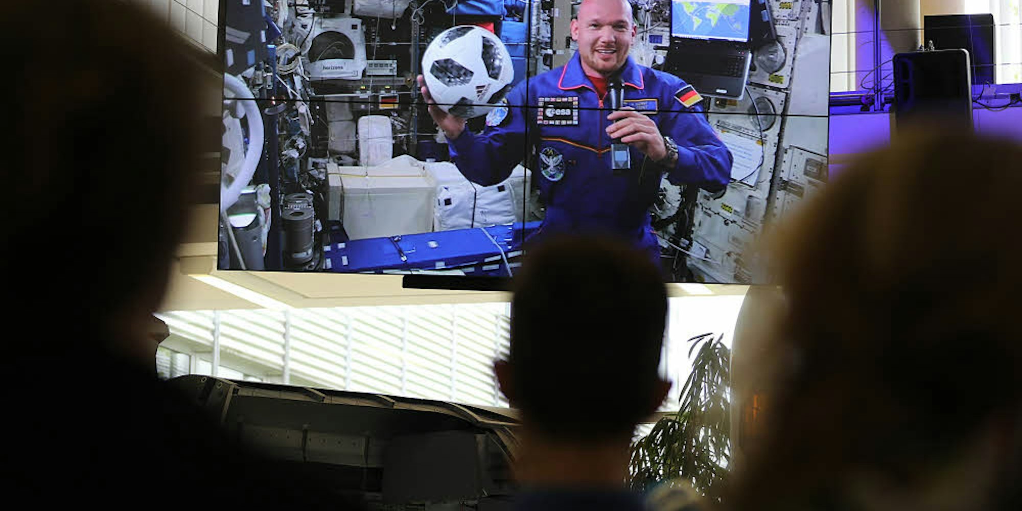 Auf der Internationalen Raumstation beantwortet Astronaut Alexander Gerst auch gerne die Fragen von Schülern. Interessenten sollen diese Gespräche auf dem Stockert verfolgen können.