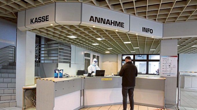 Den kostenlosen Antigen-Schnelltest bietet ab heute unter anderem das Medicare-Testzentrum in Siegburg an.