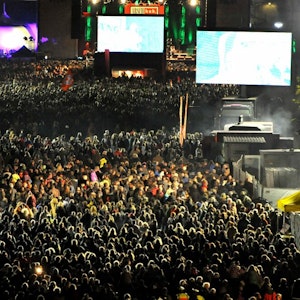 So war es 2012: An der Deutzer Werft demonstrieren knapp 80 000 Menschen mit „Arsch huh“.