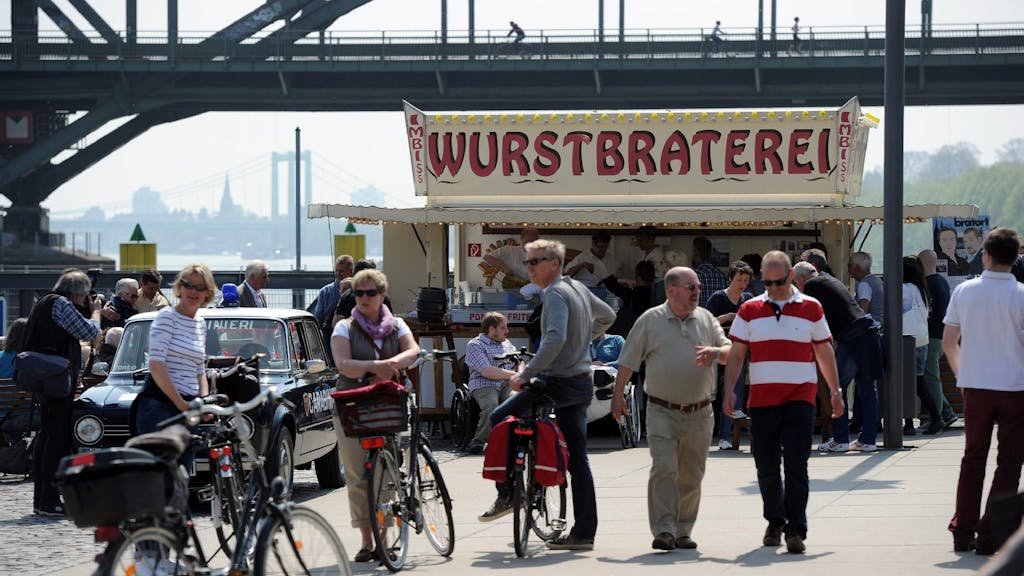 Eröffnung Mai 2013: Im Mai 2020 sieht die Situation im Rheinauhafen völlig anders aus. Die Wurstbraterei hat geschlossen.