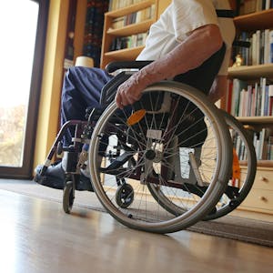 Für Eltern im Rollstuhl und andere Menschen mit Handicap gibt’s die Teilhabeberatung.