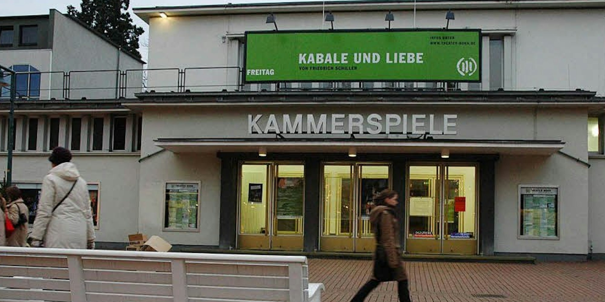 Der 50er-Jahre-Bau der Kammerspiele in Bad Godesberg mit 473 Plätzen beherbergt die Schauspielbühne des Dreispartenhauses Theater Bonn mit eigenem Ensemble.