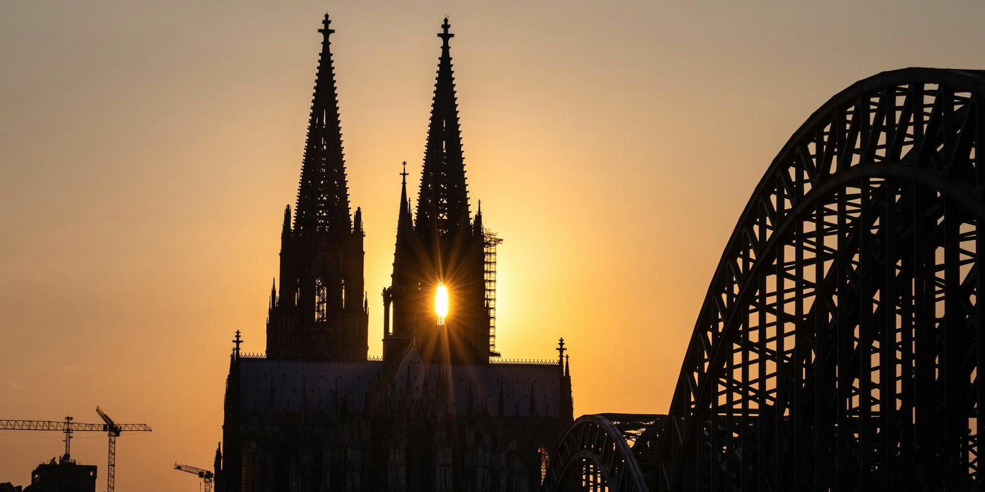 Köln Dom Sonne Symbolbild