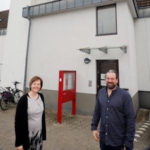 Die Fachdienstleiterin Lydia Heup und Peter Thölen von der Suchtberatung suchen Räume in ähnlicher Lage, wenn das Gebäude an der Bensberger Straße 190 in Heidkamp im Herbst einem Neubau weichen soll.