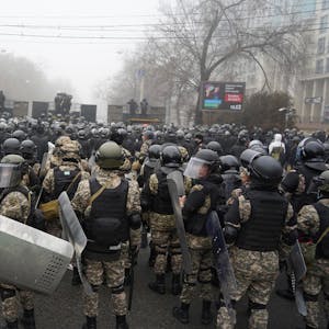 Kasachstan Polizeiblockade