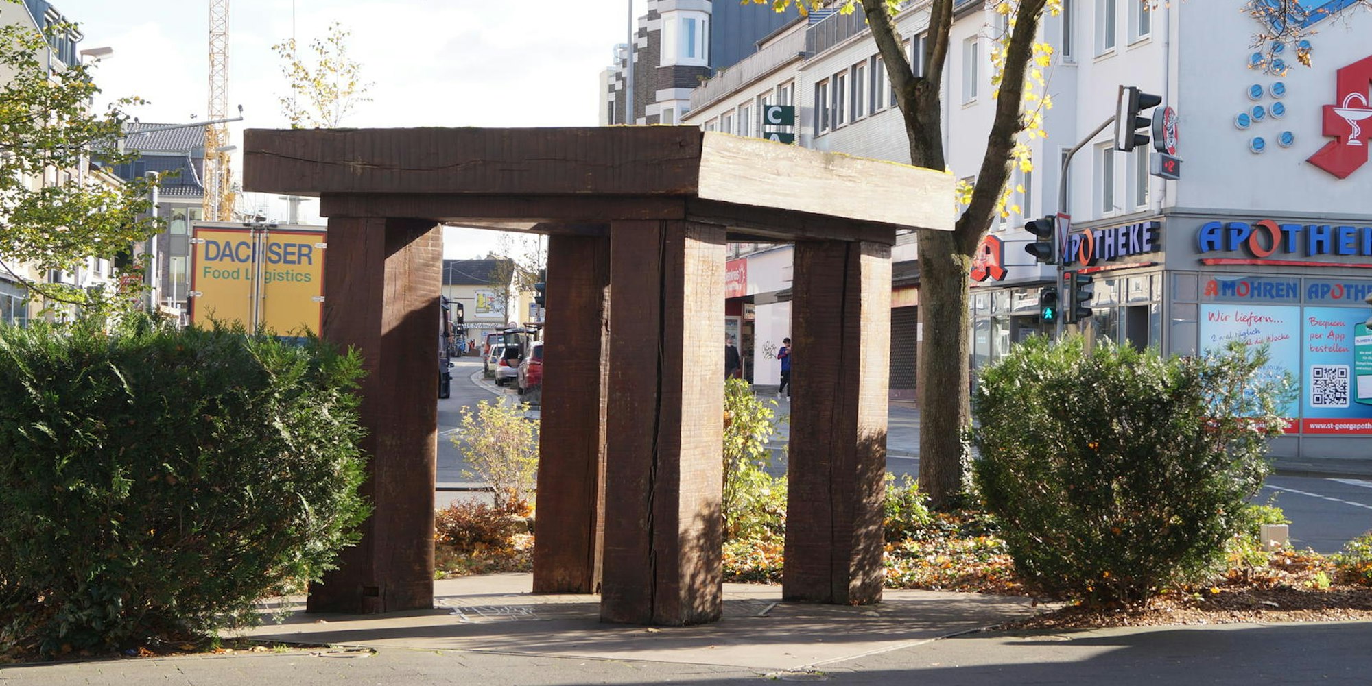 Aus Sicherheitsgründen soll die Skulptur Kölner Tor noch in diesem Jahr eingelagert und am ursprünglichen Standort des Tores in der Innenstadt wieder aufgebaut werden.