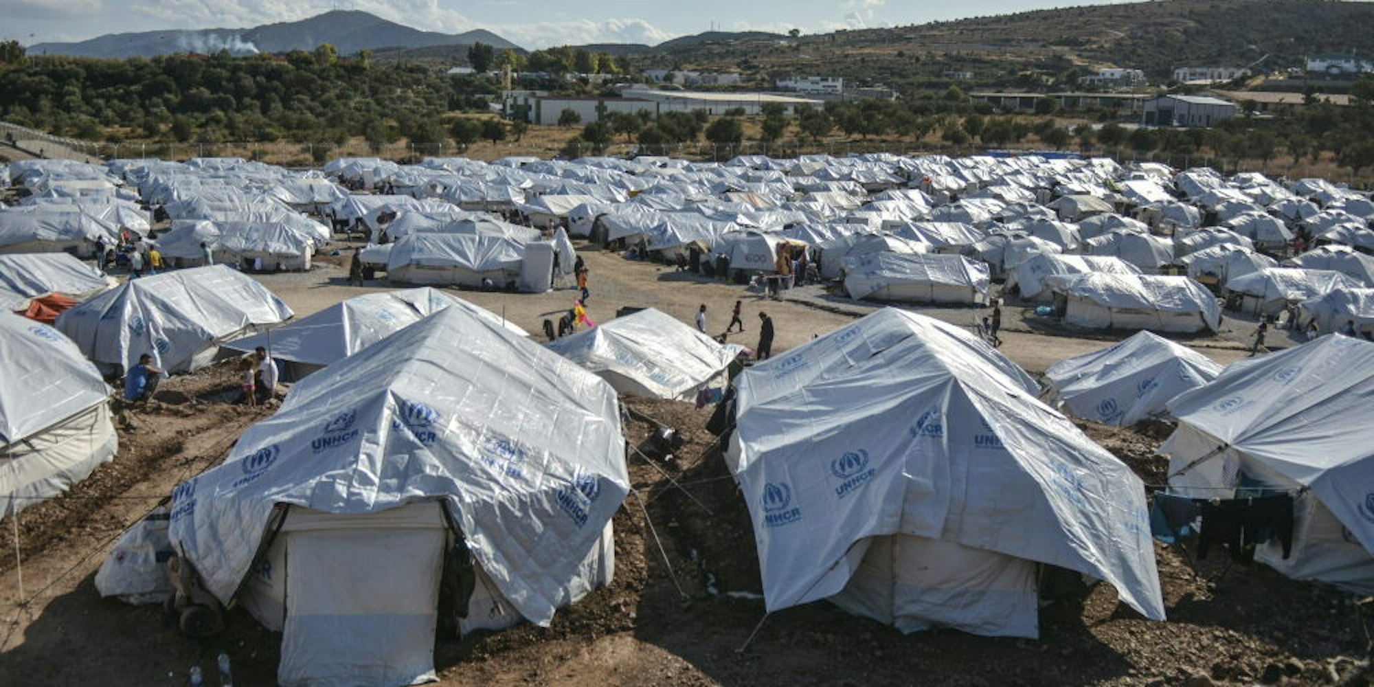 Im Lager Kara Tepe leben die Menschen in Zelten hinter Stacheldraht.