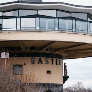 Für die Bastei, 1924 vom Architekten Wilhelm Riphahn gebaut, sucht die Kölnmesse einen Käufer.