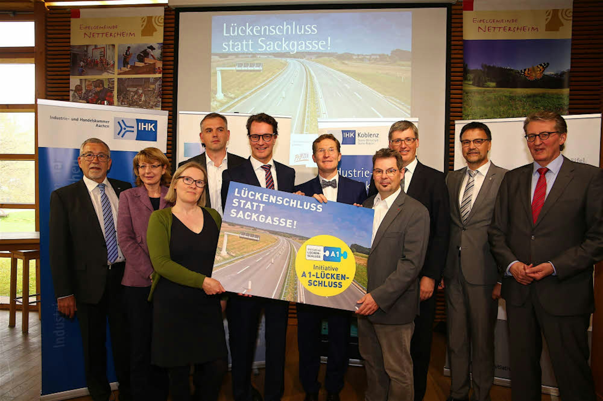 Die Initiative „Lückenschluss statt Sackgasse“ wurde beim A1-Forum in Nettersheim, an dem auch NRW-Verkehrsminister Hendrik Wüst (5.v.l.) teilnahm, ins Leben gerufen.