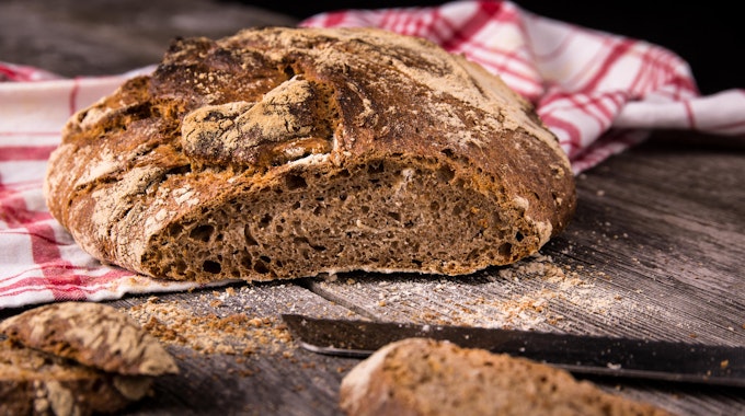 Außen schön knusprig und innen weich – das perfekte Brot.