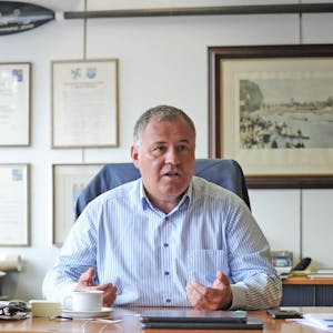 Frank Steffes in seinem Amtszimmer im Leichlinger Rathaus. Er ist seit 2014 als hauptamtlicher Bürgermeister Leiter der Stadtverwaltung.