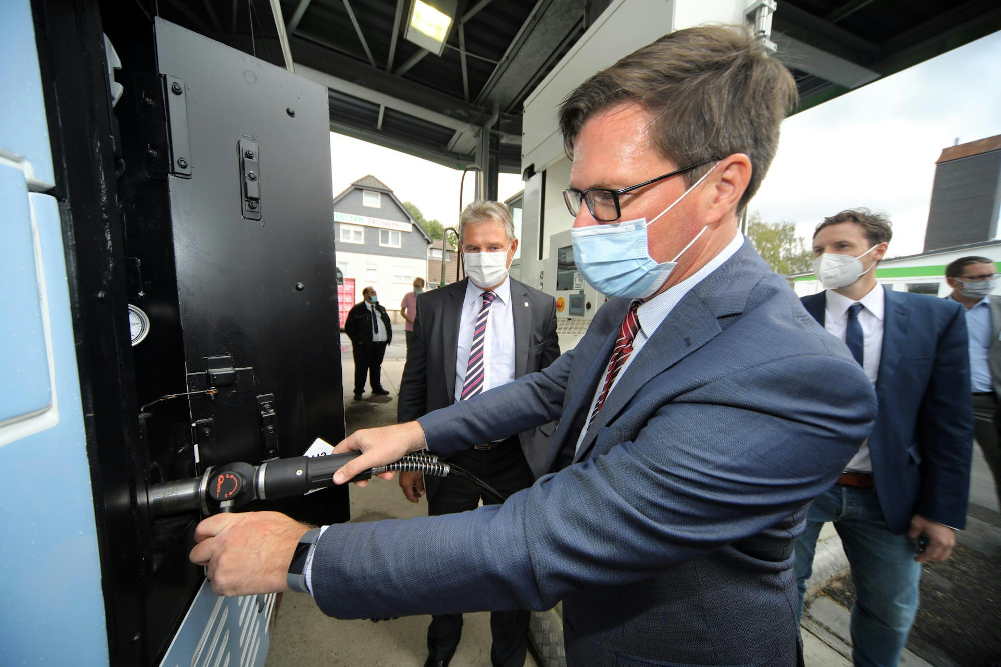 Eine Wasserstofftankstelle wie am RVK-Betriebshof in Wermelskirchen soll auf dem Grünen Mobilhof am Technologiepark bei Moitzfeld entstehen.