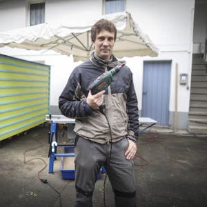 Sven Lüdecke vor einer seiner Wohnboxen: „Ich will auch eine Diskussion anregen“, sagt er und sucht Unterstützer für sein Projekt.