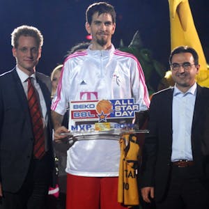 Besondere Ehrung: Beim BBL-Allstar-Spiel 2010 in Bonn wird Ensminger zum MVP (wertvollsten Spieler) gewählt.