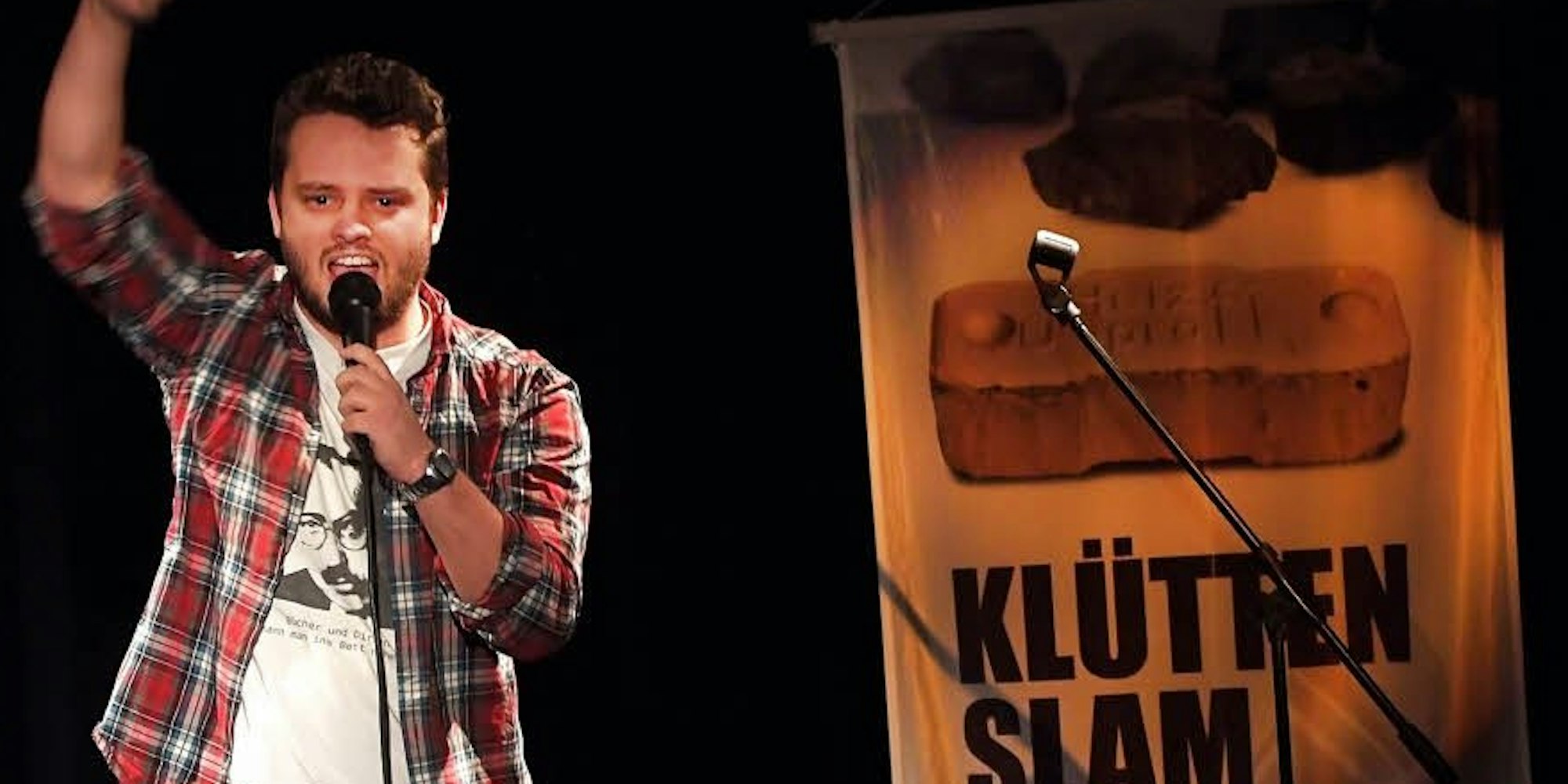 beim Poetry Slam um den „Goldenen Klütt“ trat Bernard Hoffmeister aus Düsseldorf auf. (Foto: Jeske)