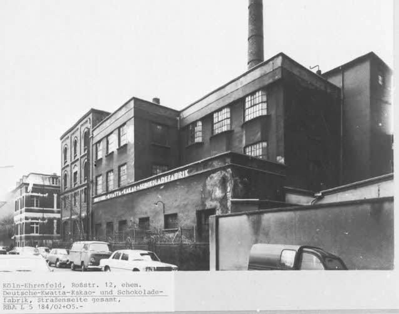 Vor dem Sudturm steht der „Putzbau“ von 1928: Alte Aufnahme der Firma Kwatta.