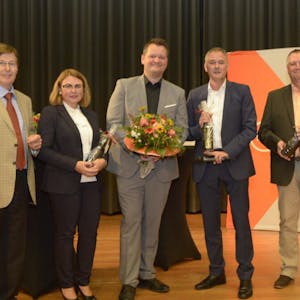 Wahlsieger Christian Berger gratulierten Peter Biesenbach, Elisabeth Dusdal, Dr. Carsten Brodesser und Jörg Jansen.