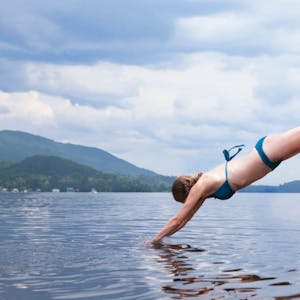 Regelmäßiges Schwimmen baut Stress ab und stärkt das Immunsystem.