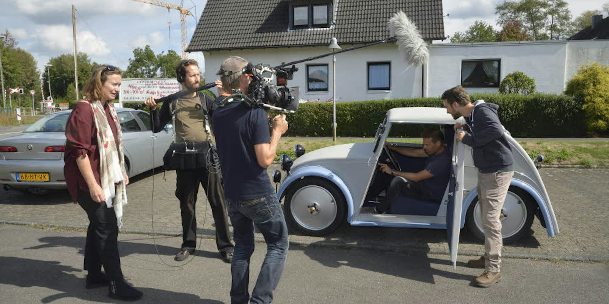 Dreh für den Dokumentarfilm „Ganz“ über den Erfinder des VW Käfer Josef Ganz. An der Tür steht Groß-Neffe Lorenz Ganz.