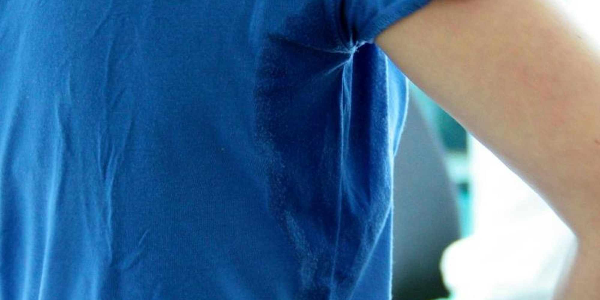 Schweißbakterien sind oftmals schwer aus der Kleidung zu bekommen. 