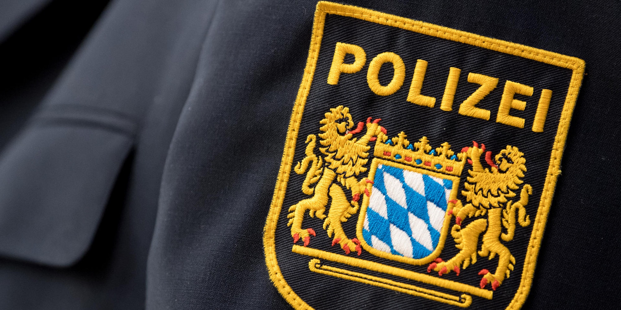 bayrische Polizei Abzeichen Wappen