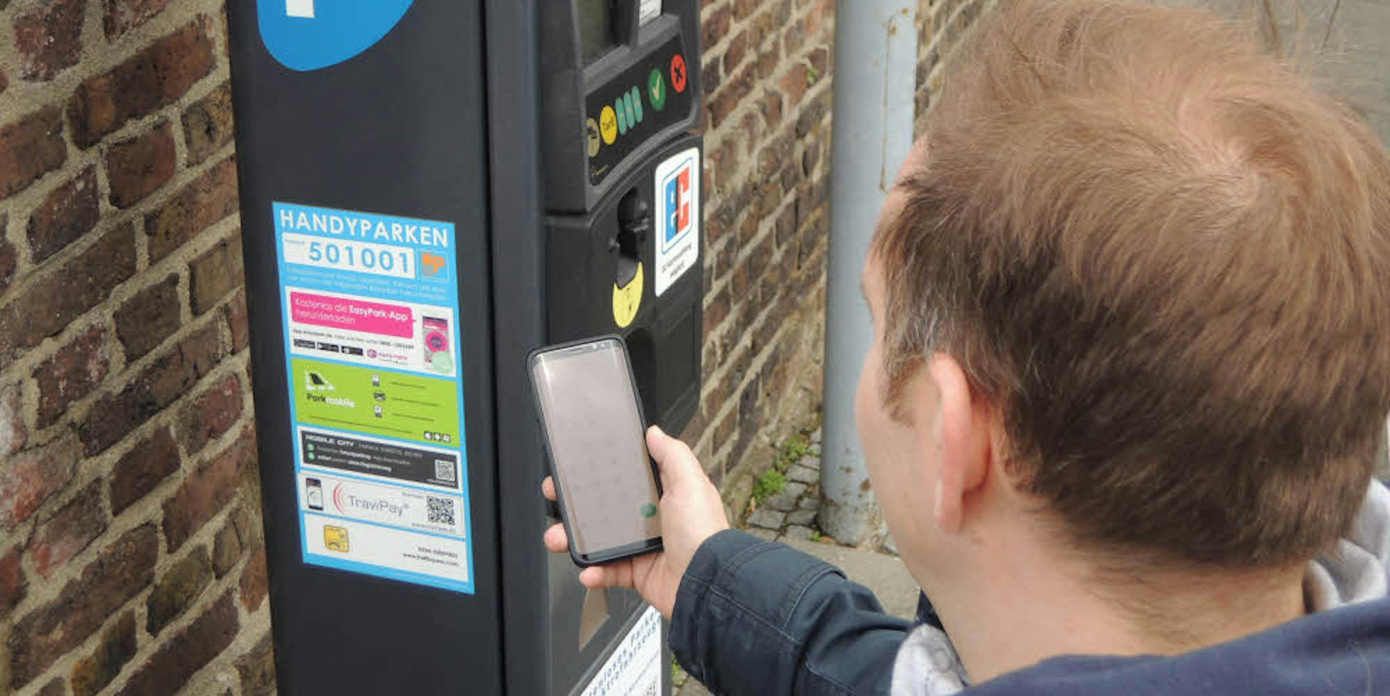 In Bergheim kann man inzwischen seine Parkgebühren per Smartphone-App bezahlen.