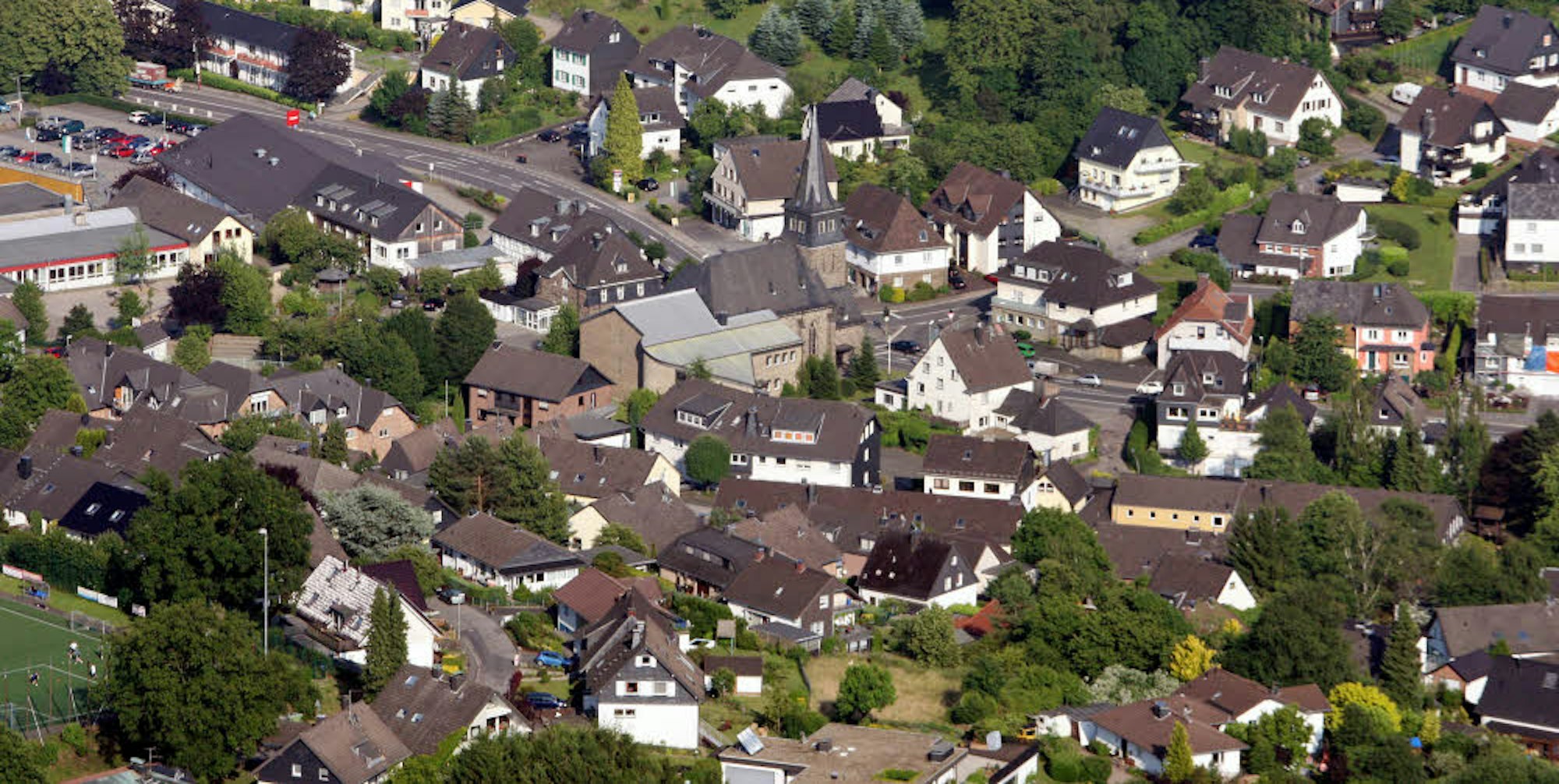 Die Gemeinde Kürten wächst beständig, hier ein Blick von oben auf den Biesfelder Ortskern.