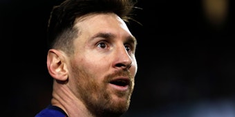 Messi Header Barca-Chaos