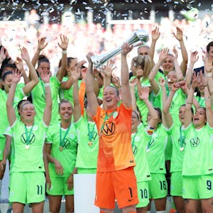 Wolfsburg Pokalsieger in Köln (1)
