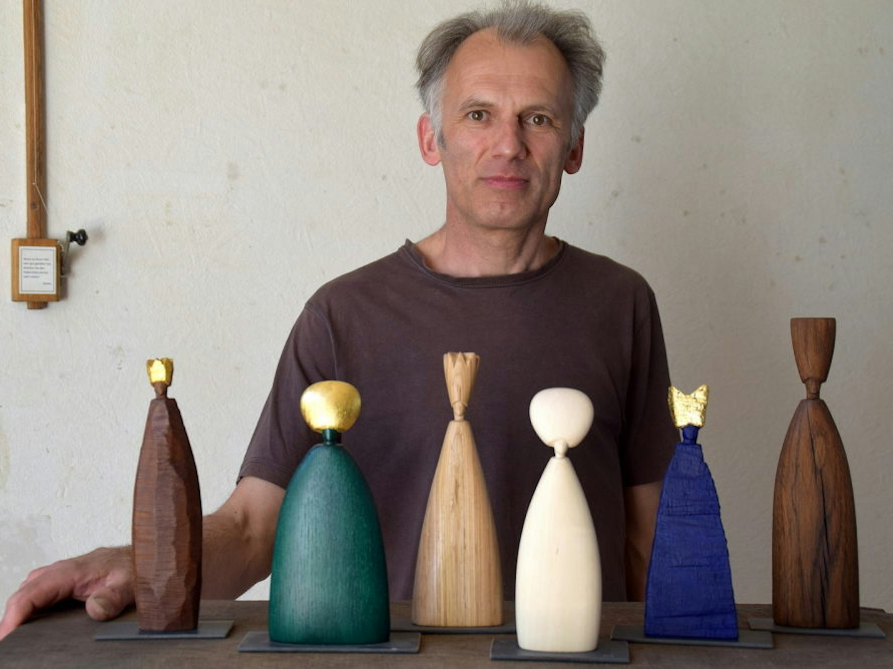 Verschiedene Hölzer, verschiedene Kronen, viele Farben: Martin Langer variiert sein Thema.