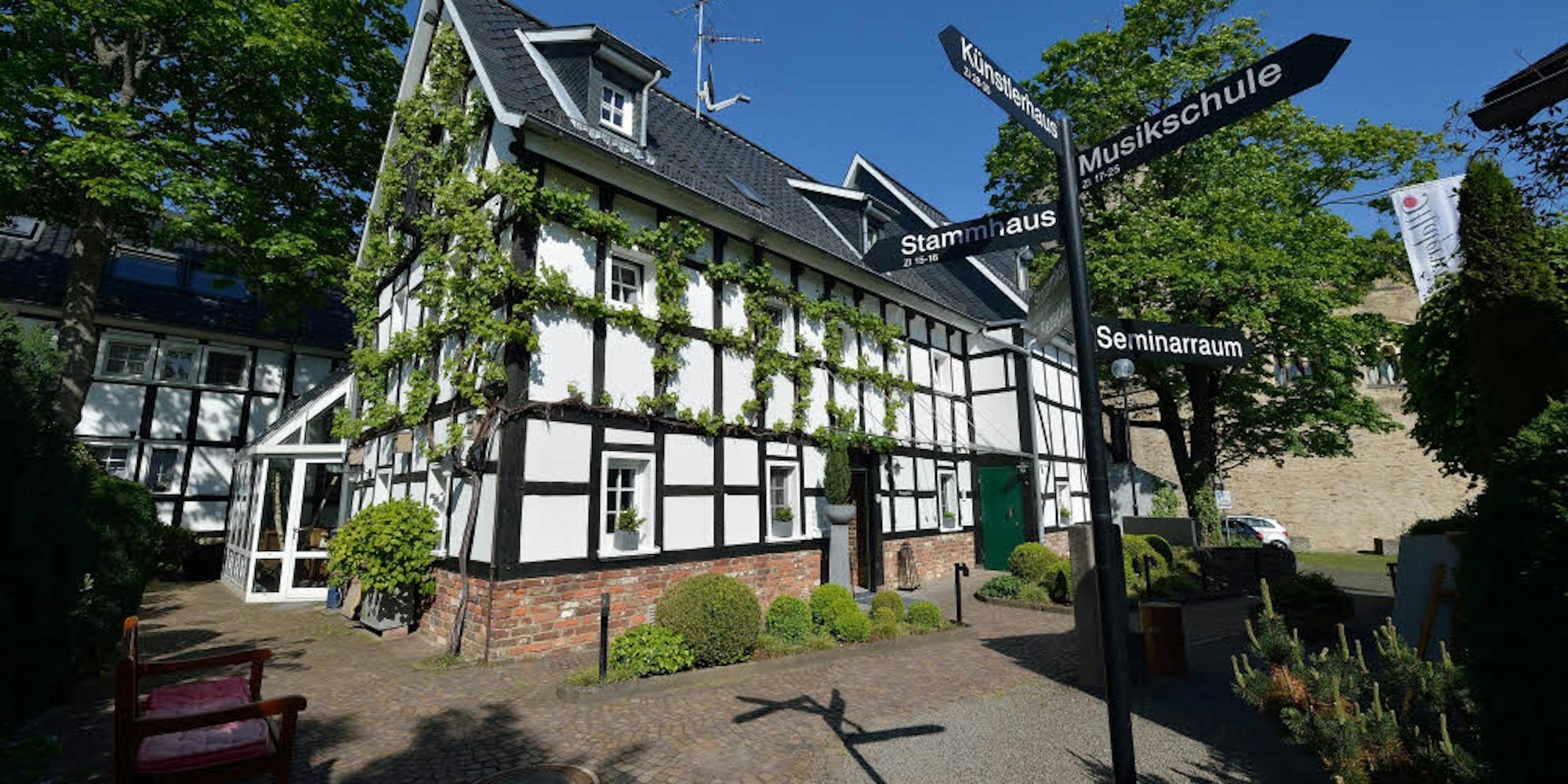 Das romantische Hotel Malerwinkel ist aus dem Stadtbild von Bensberg nicht mehr wegzudenken.