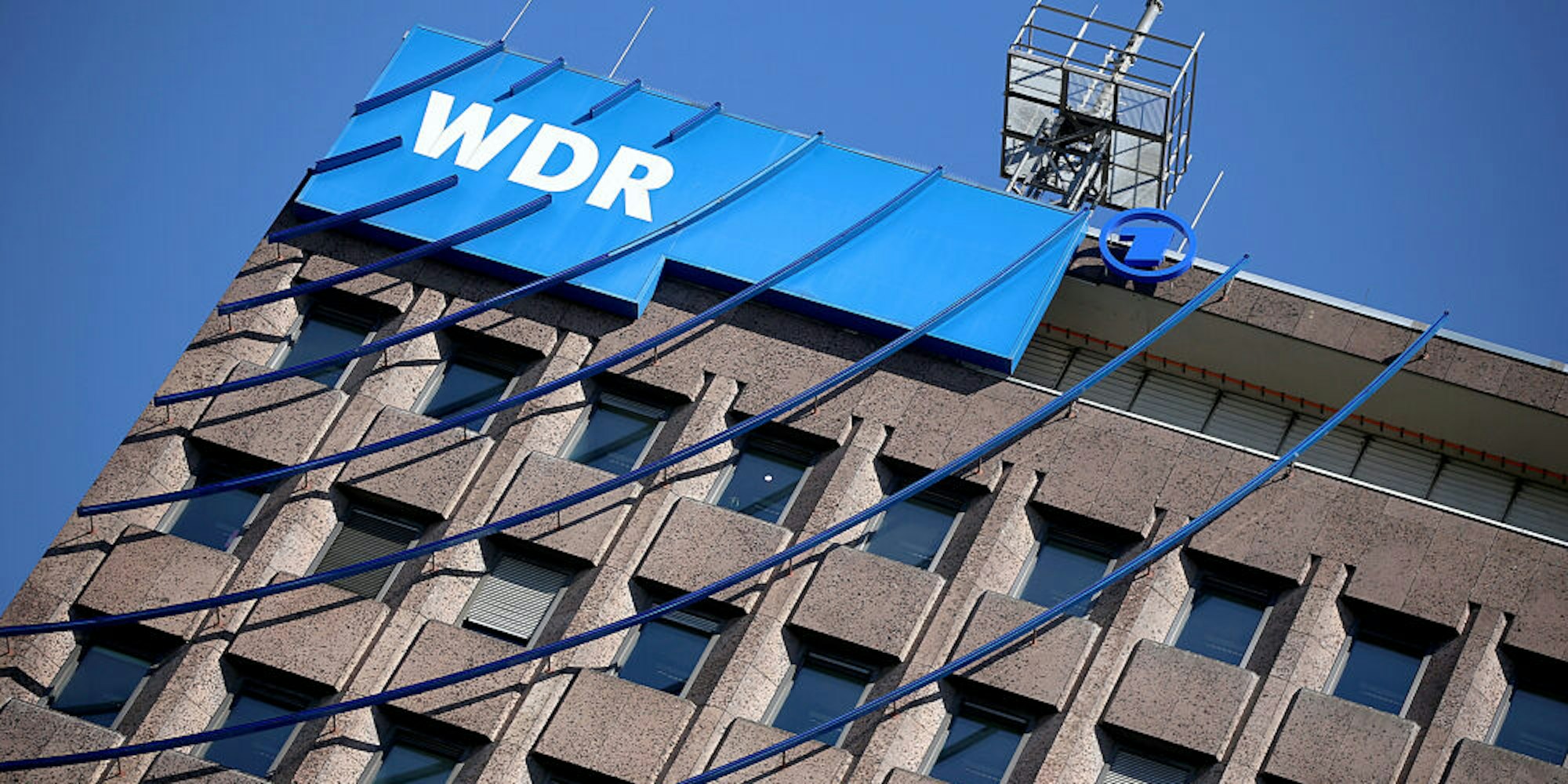 Bei der Protestaktion gegen das „Umweltsau“-Satirelied waren drei Männer auf ein WDR-Dach gestiegen.