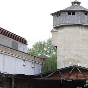 Das Foto zeigt den Wasserturm der ehemaligen Pappenfabrik Wachendorff in Bergisch Gladbach-Gronau.
