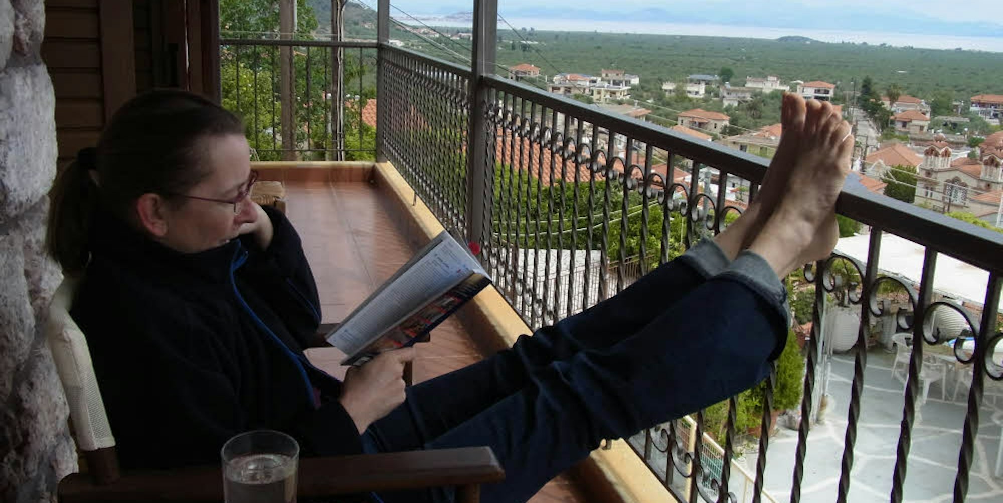 Susanne Franke entspannt auf dem Peleponnes, während bei ihr zu Hause in Köln jemand anderes Urlaub macht – das ist das Prinzip von Wohnungstauschbörsen wie Homelink.