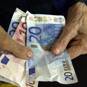 Bonn: Rentnerin von Trickbetrügern bestohlen