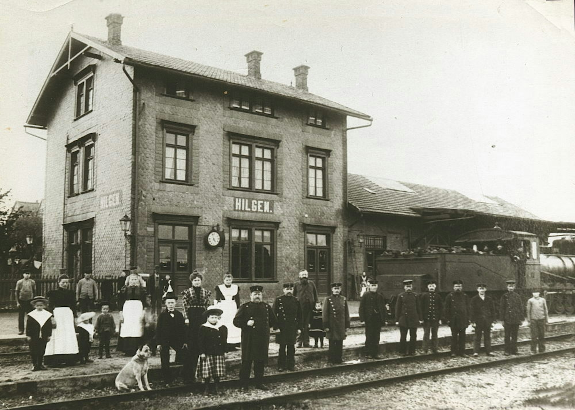 Das Stationsgebäude in Hilgen um 1900.