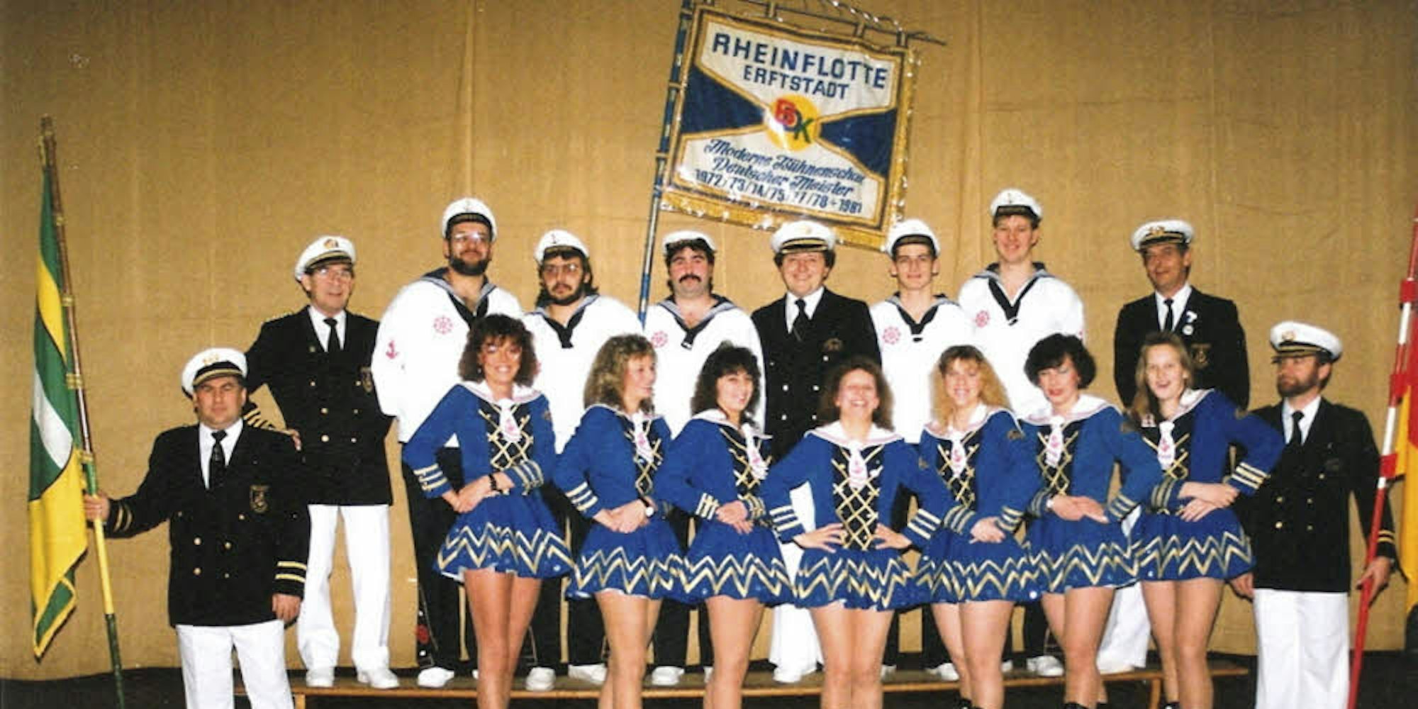 Mit akrobatischen Einlagen erfreute die Tanzgruppe der Rheinflotte Blaue Jungs bereits 1978 ihr Publikum.