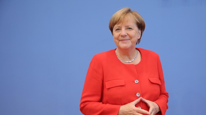 Merkel mit Raute 140921