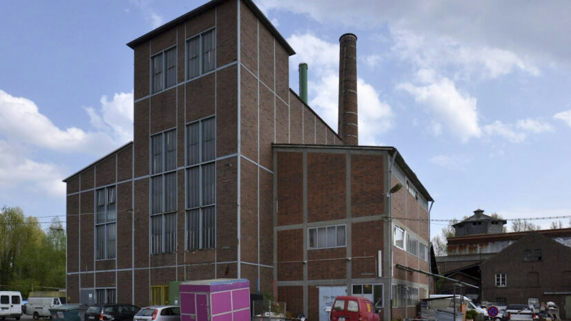 Das Foto zeigt Insustrieanlagen der alten Pappenfabrik Wachendorff.