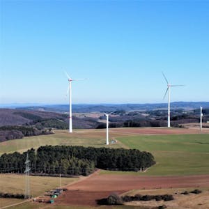 Mehr Windräder müssen im Kreis Euskirchen gebaut werden, wenn der Umstieg auf erneuerbare Energien gelingen soll.